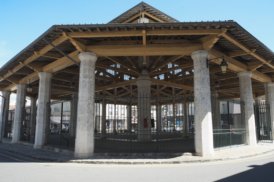 File:Bray-sur-Seine Halle 135.jpg
