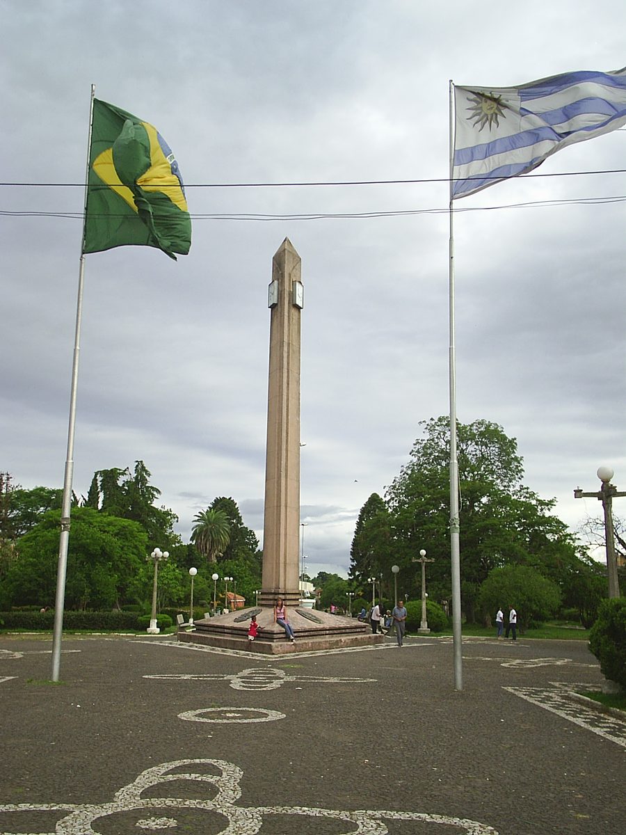 Obelisk in the Plaza Internacional at the Rivera–Santana do Livramento border crossing.