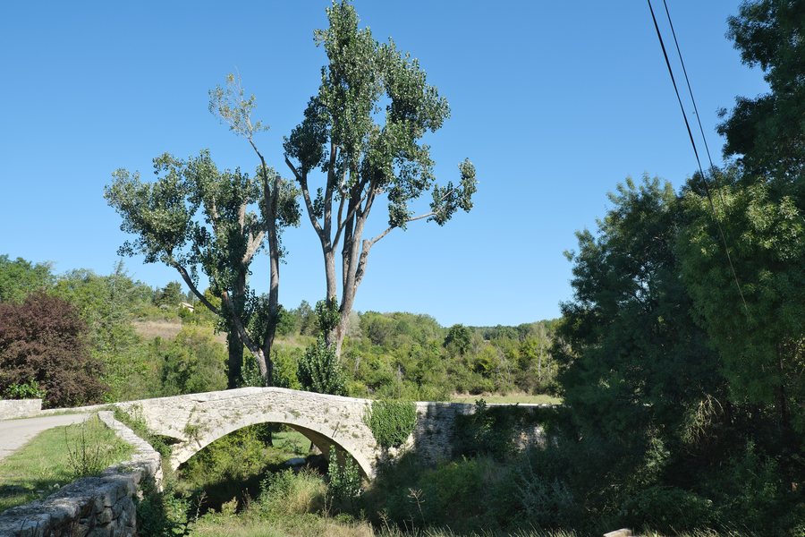 File:Céreste-en-Luberon (04) Pont Romain 059.jpg