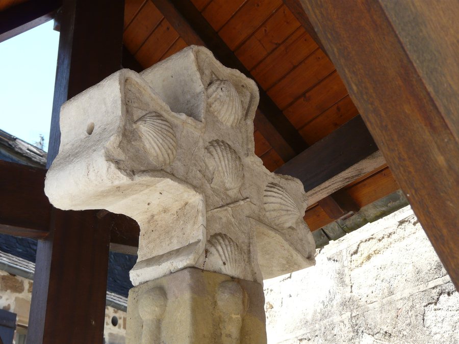 File:Malemort-sur-Corrèze croix XVIe détail (1).JPG