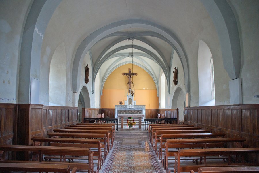 File:Saint-Point-Lac - église Saint-Point (intérieur).jpg