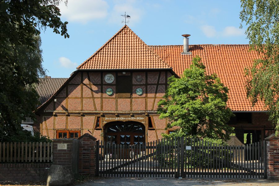 File:Isernhagen K.B., Dorfstr. 20.jpg