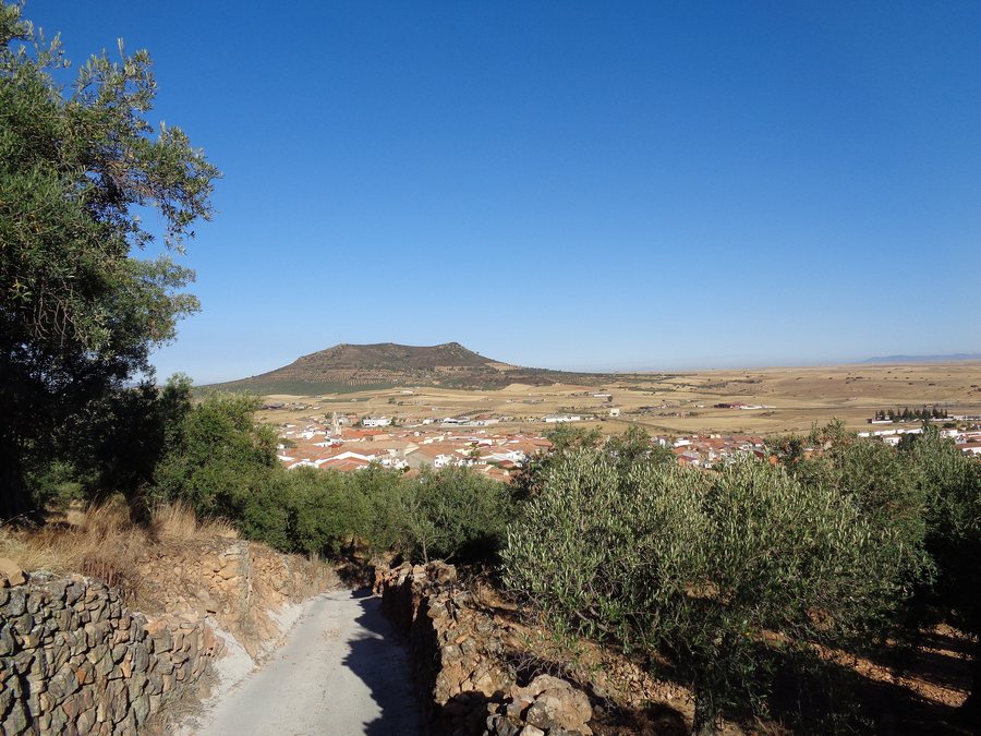 File:Ermita del Calvario en Cabeza del Buey - Vistas y Ermita 07.jpg