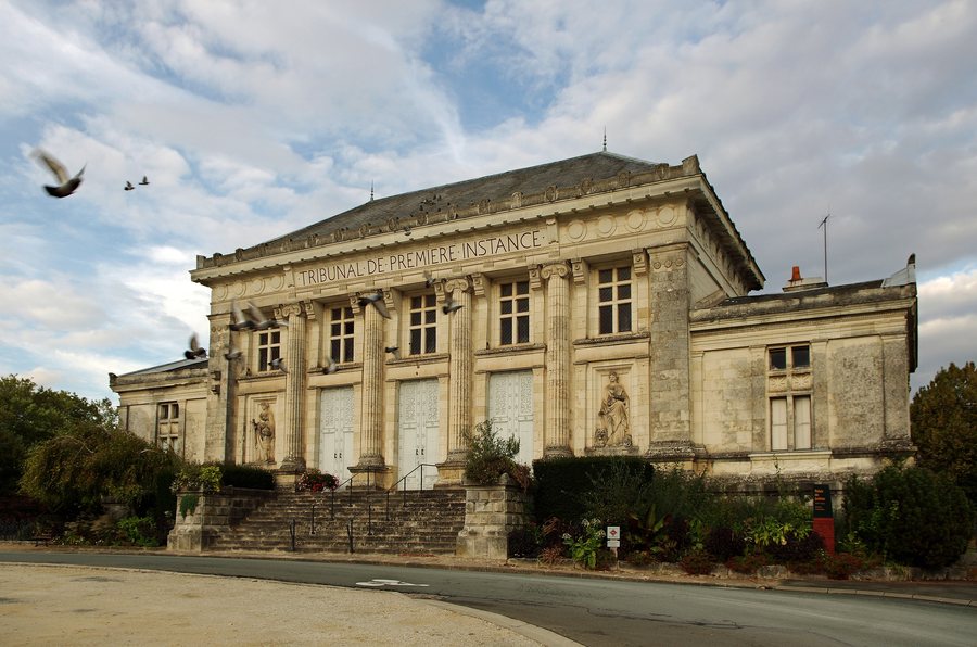 File:Baugé-en-Anjou (Maine-et-Loire) (30773867946).jpg