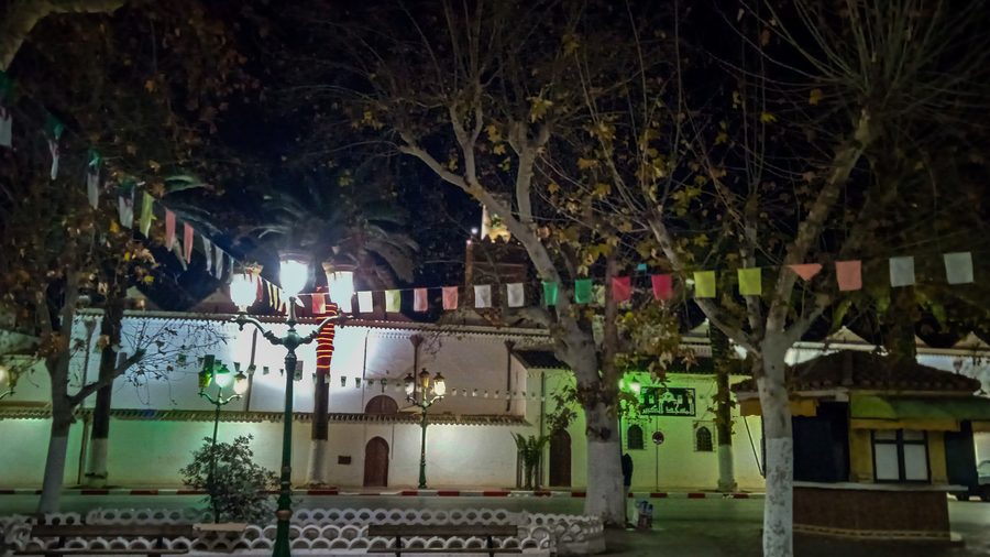 Nächtliche Außenansicht der Großen Moschee von Tlemcen in Algerien