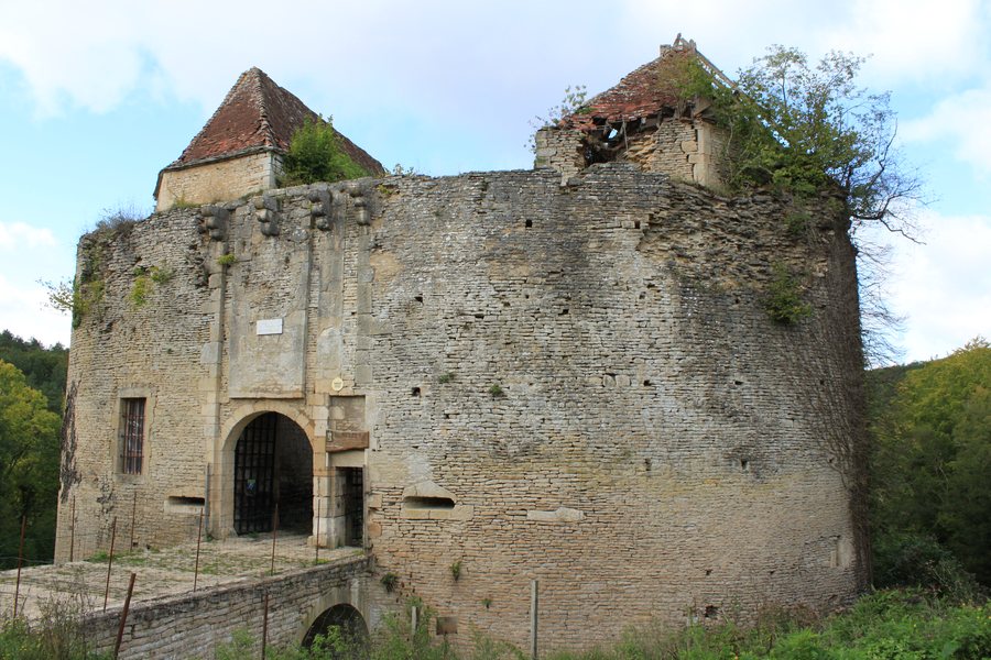 File:Asnières-en-Montagne - Chateau de Rochefort 01.JPG