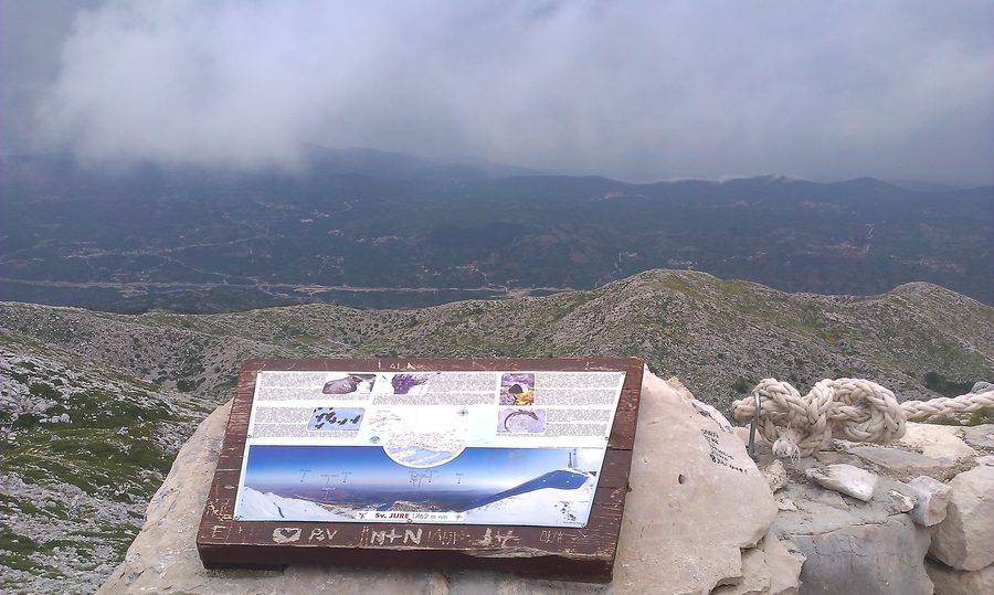 Panoramablick auf Zagvozd in Kroatien