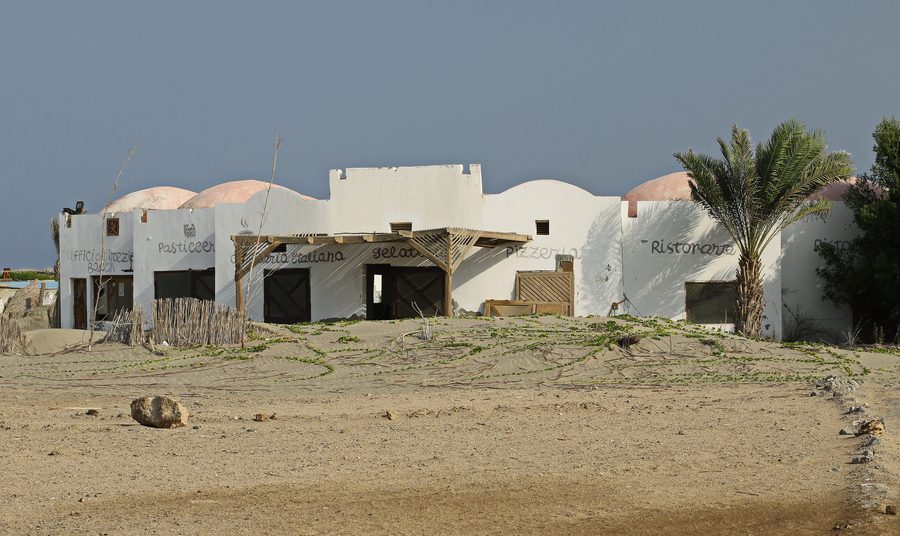 Strand neben dem Hotel The Three Corners Equinox Beach Resort in Marsa Alam