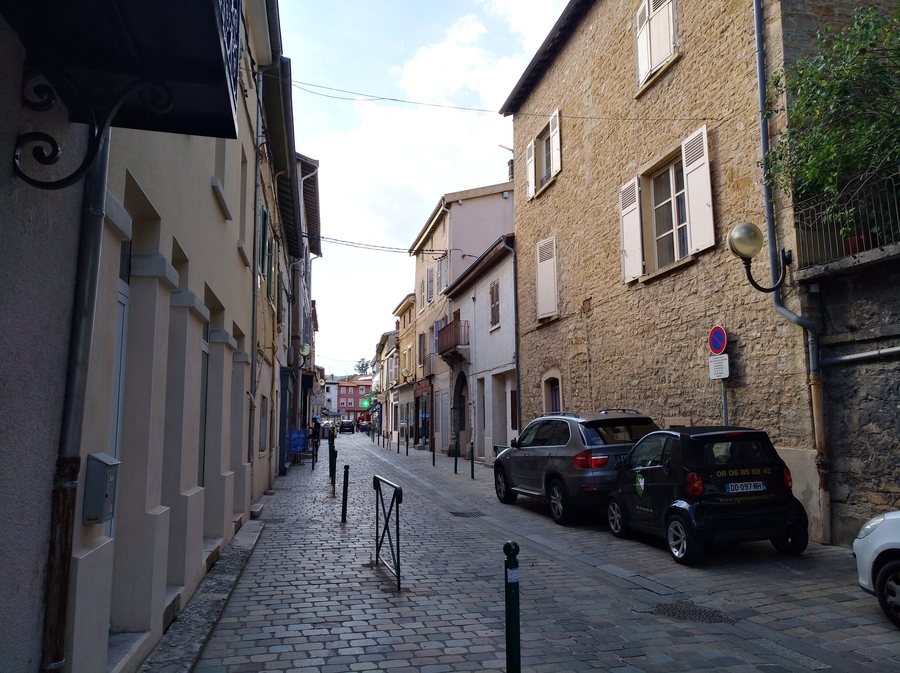 File:Fontaines-sur-Saône - Rue Pierre Bouvier (juil 2018).jpg