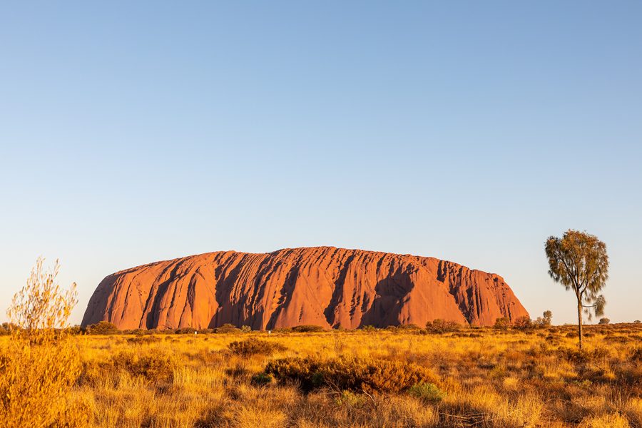 Хребты Petermann в контексте Uluru
