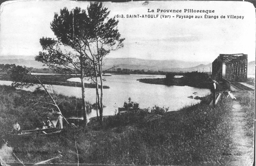File:Ancien viaduc ferroviaire de la Galiote à Saint-Aygulf Fréjus.jpg