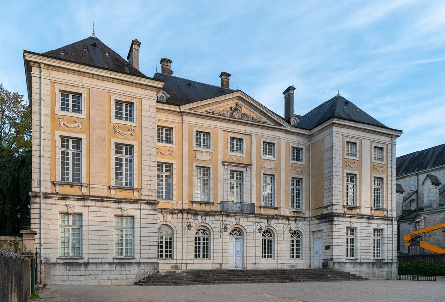 File:Episcopal Palace in Belley (6).jpg