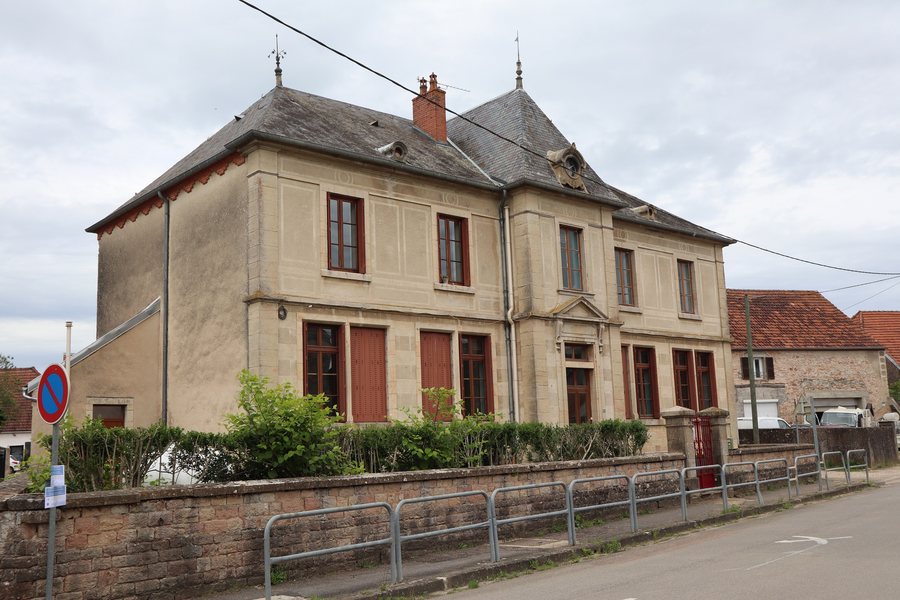 File:Vielverge (21) Ancienne école de filles.jpg