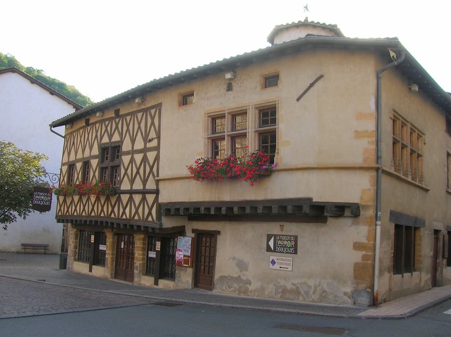 File:Maison à pans de bois de Beaujeu abc1.JPG
