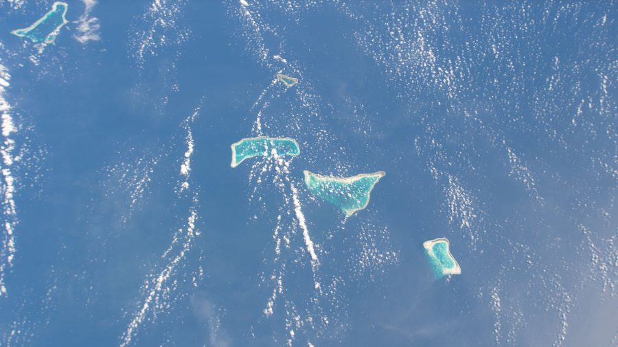 Satellitenaufnahme von Abaiang, Tarawa und Maiana auf den Gilbertinseln