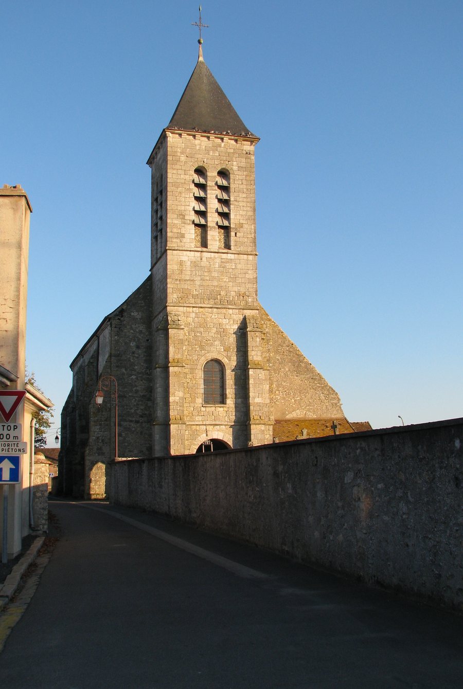 File:La Chapelle la Reine Church.jpg