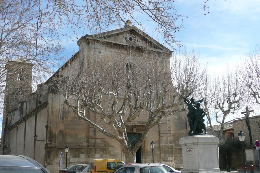 File:Eglise de Mouriès 3.JPG