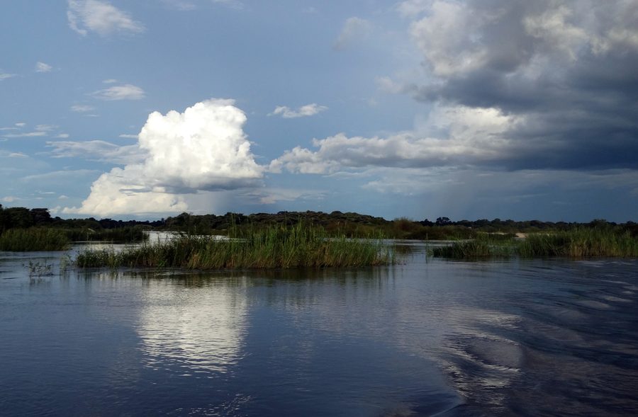 Aufziehendes Gewitter über dem Sambesi nahe Katima Mulilo