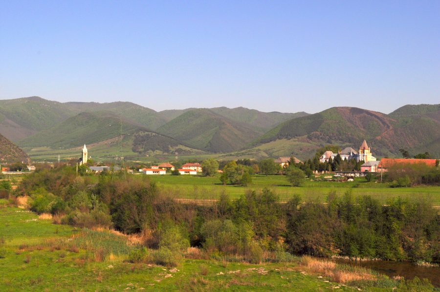 Реформатская церковь в Sântămăria-Orlea со средневековой архитектурой