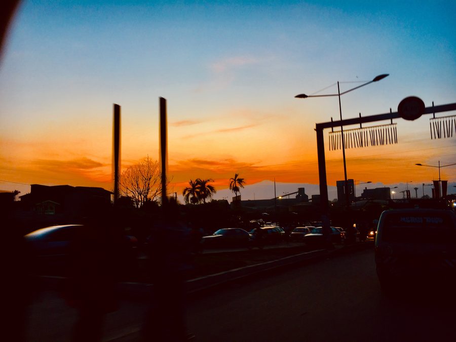 Закат у моста Бонаберi в Дуале