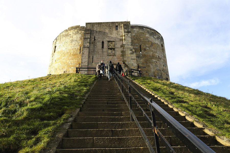 File:Clifford's Tower York Castle York England Britain UK United Kingdom (26330716957).jpg