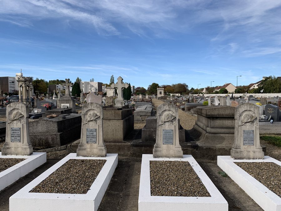 File:Tombes Soldats Morts France Cimetière Thiais 5.jpg