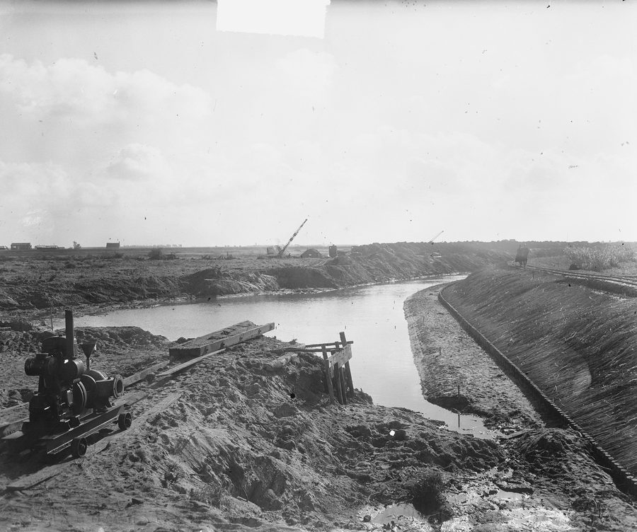 Историческая фотография гавани Веркендама в период ее строительства при осушении Бисбосха