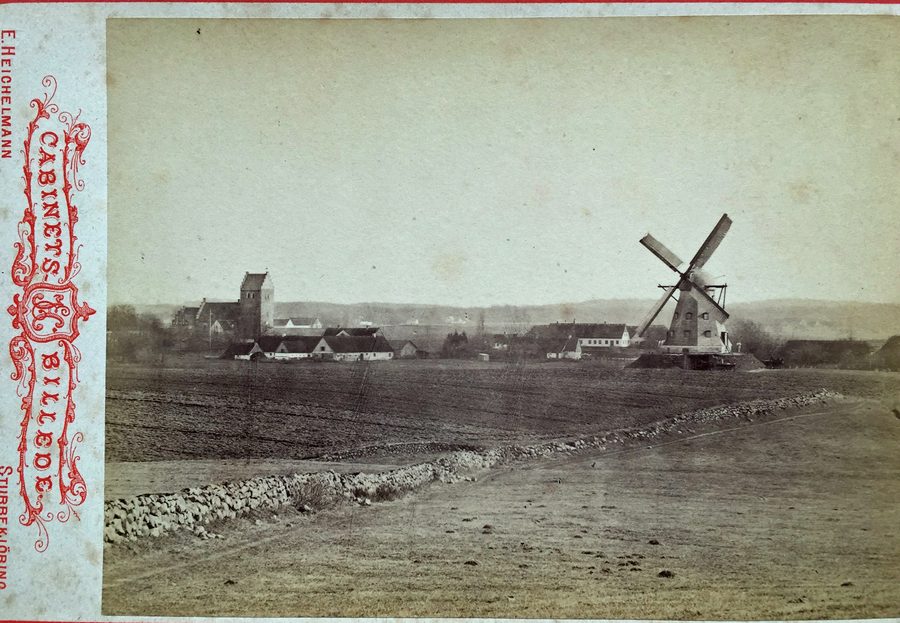 Мельница и церковь Тикёба около 1900 года