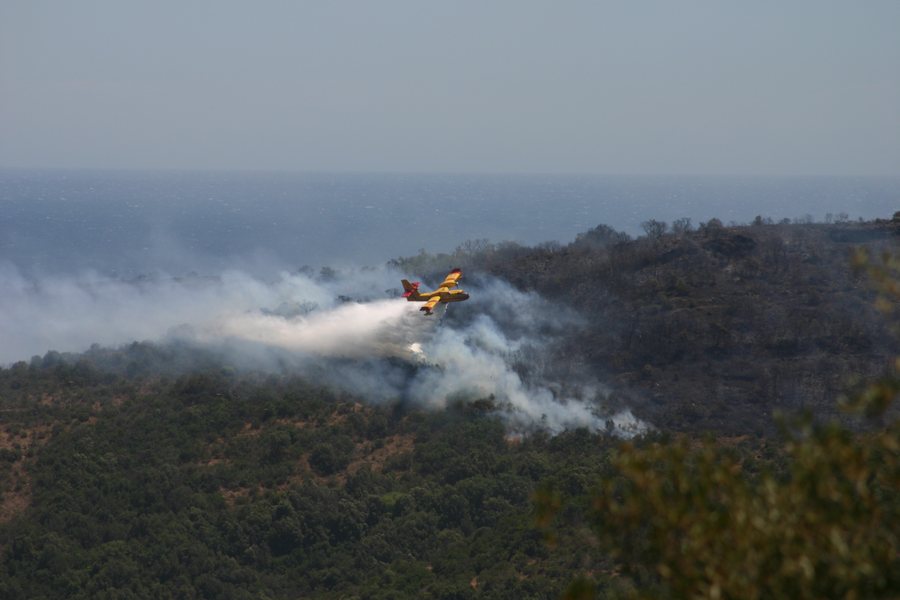 File:Aerial firefighting in Villeneuve-Loubet (2).jpg