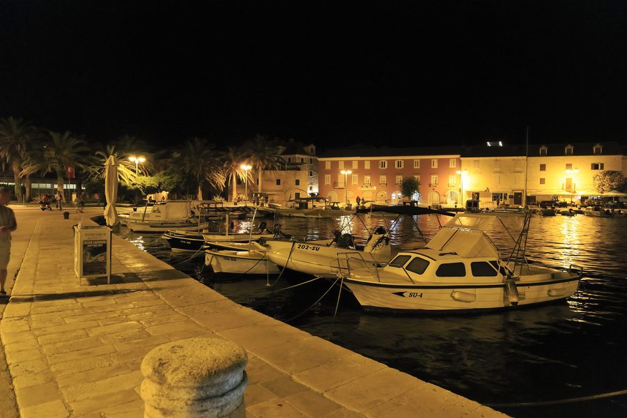 Innenhafen von Supetar auf der Insel Brač