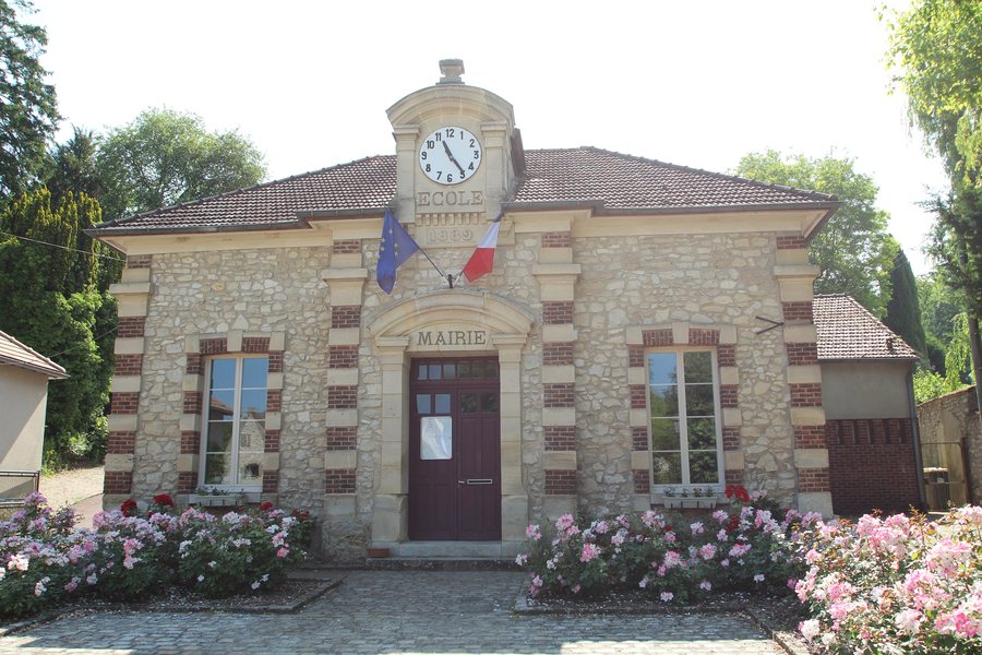 File:Mairie de Villette dans les Yvelines le 17 juin 2015 - 2.jpg