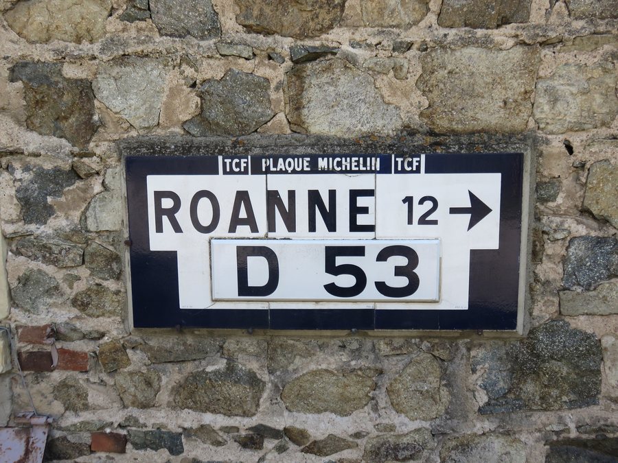File:Villemontais - Ancien panneau TCF direction Roanne (juil 2018).jpg