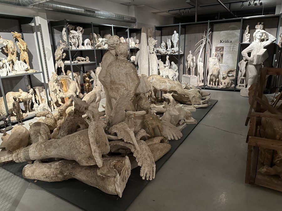 Коллекция гипсовых скульптур в Lindesnes Bygdemuseum в Вигеланде