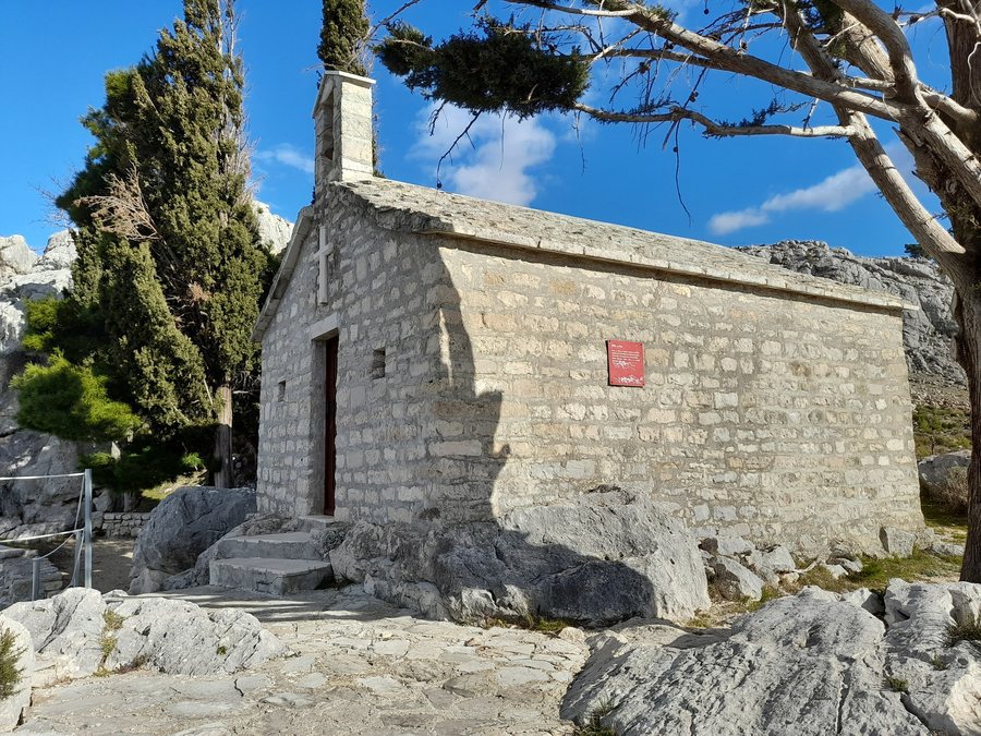 File:Church of st. Peter in Kučine, Solin, Croatia 20230212.jpg