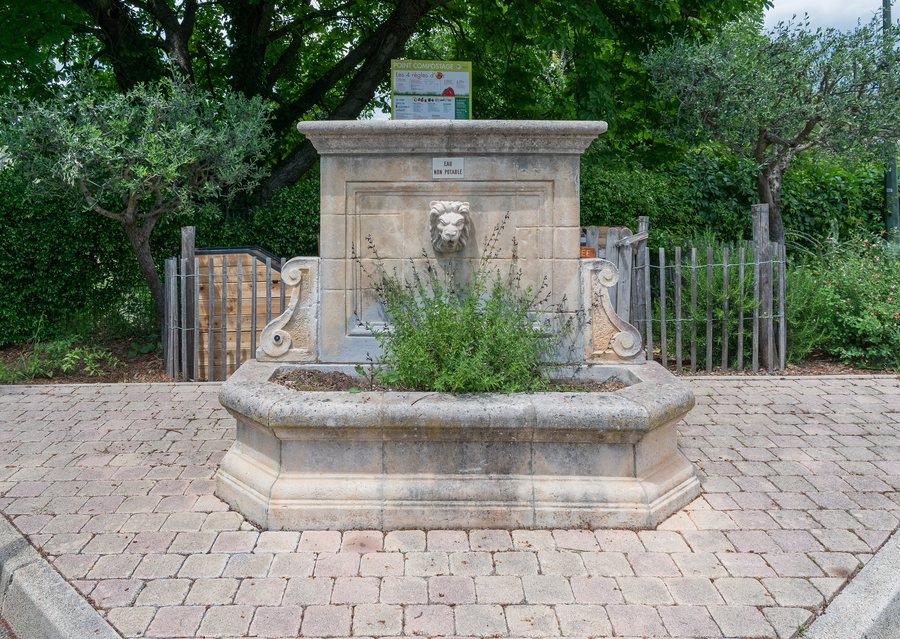 File:Fountain in Bagnols-en-Foret (1).jpg