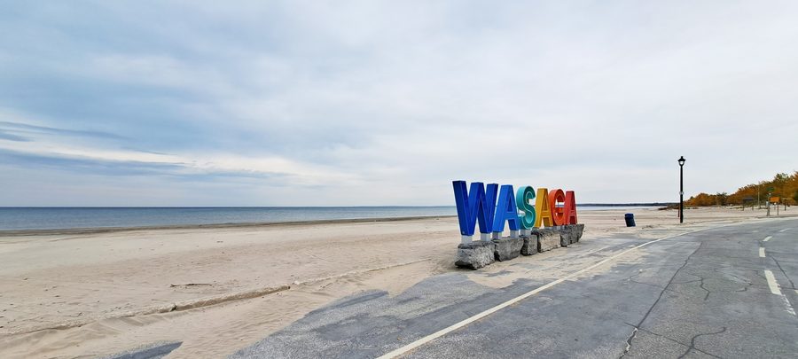 Берег и пляж Wasaga Beach в Simcoe County, Ontario