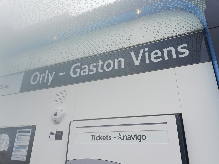 File:Orly - Gaston Viens plaque signalétique 2021.jpg