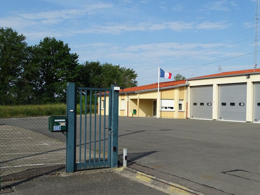 File:CIS Montrevel-en-Bresse-en-Bresse, Ain, France 04.jpg