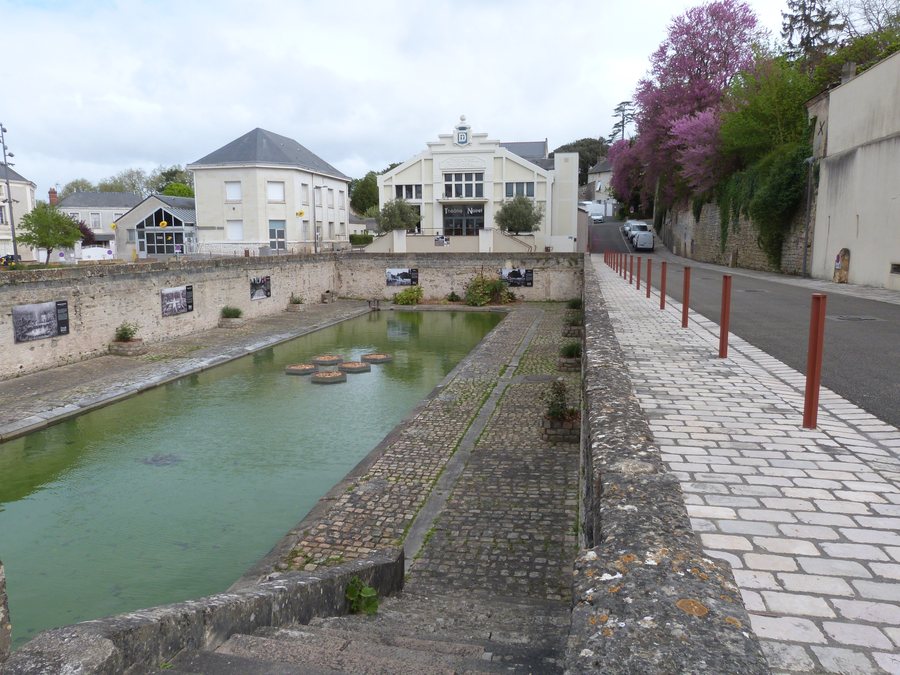 File:Le lavoir des Fontaines (Doué-la-Fontaine, 49) - 01.jpg