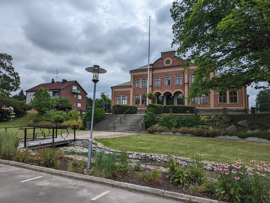 File:Kommunhuset i Sävsjö, 20220805.jpg