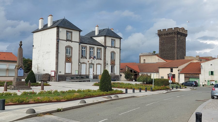 File:Mairie Chateaugay-1.jpg