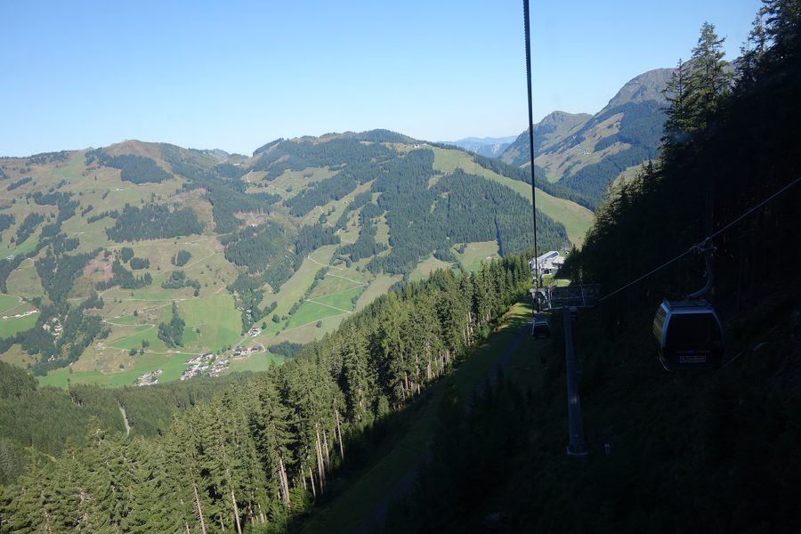 Blick auf den Schattberg bei Saalbach-Hinterglemm in den österreichischen Alpen