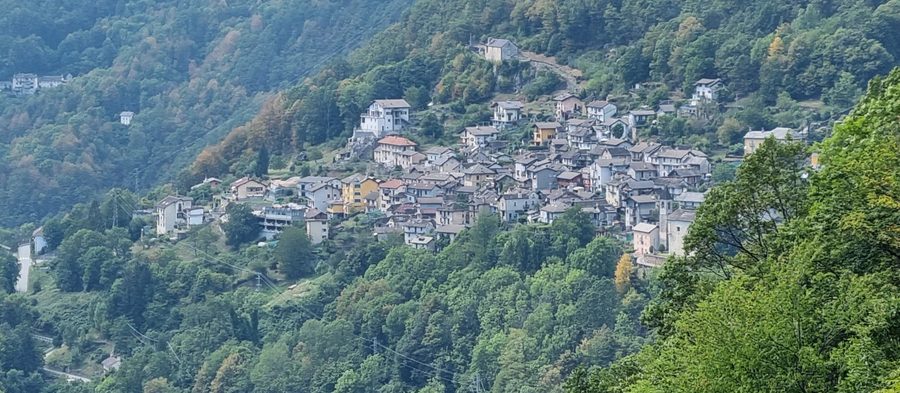 Панорама Курзоло и Орассо в долине Валле-Каннобина