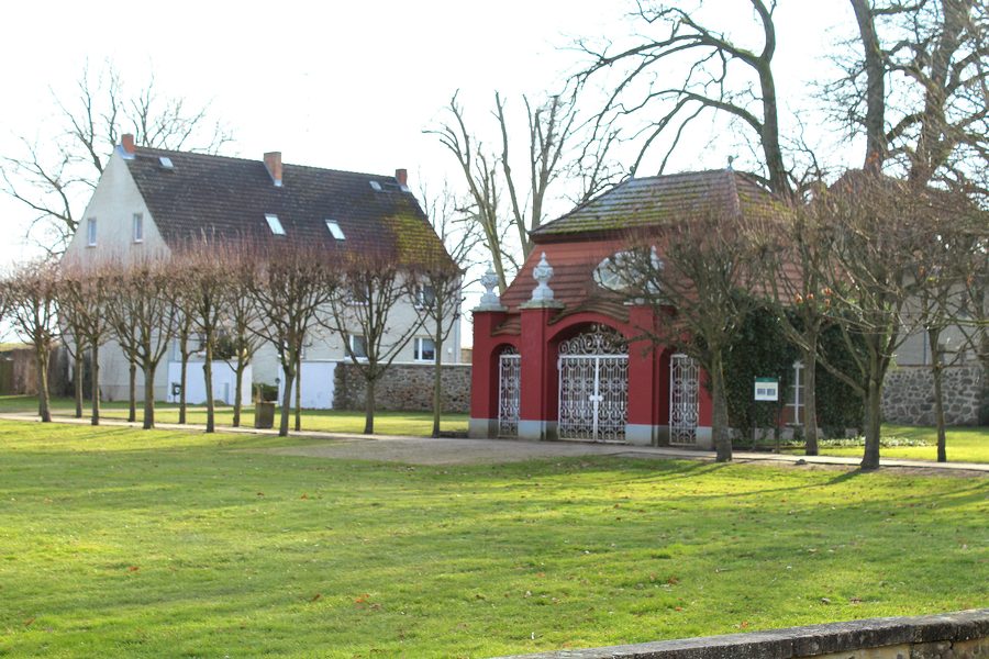 Дом Parkweg 2 и чайный домик в Либенберге в Лёвенбергер-Ланде