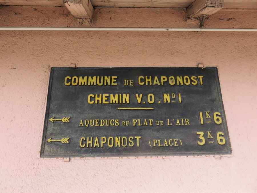 File:Chaponost - Plaque de cocher sur la vieille route (avr 2019).jpg