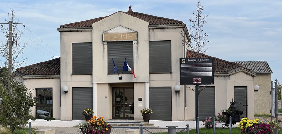 File:Mairie - Corcelles-en-Beaujolais (FR69) - 2022-10-31 - 3.jpg