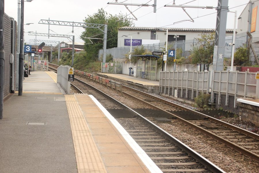 File:Rotherham Central railway station platforms 3 and 4 2025.jpg