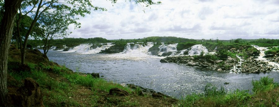 Водопады Качамай на реке Рио-Караони в Сьюдад-Гуаяне, Боливар, Венесуэла
