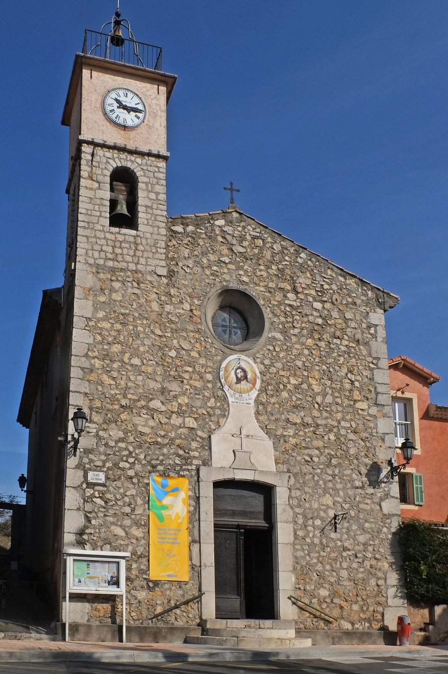 File:L'église de La Roquette-sur-Siagne.jpg
