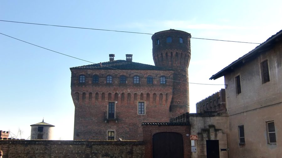 Castello Tizzoni di San Genuario, фракция коммуны Крешентино
